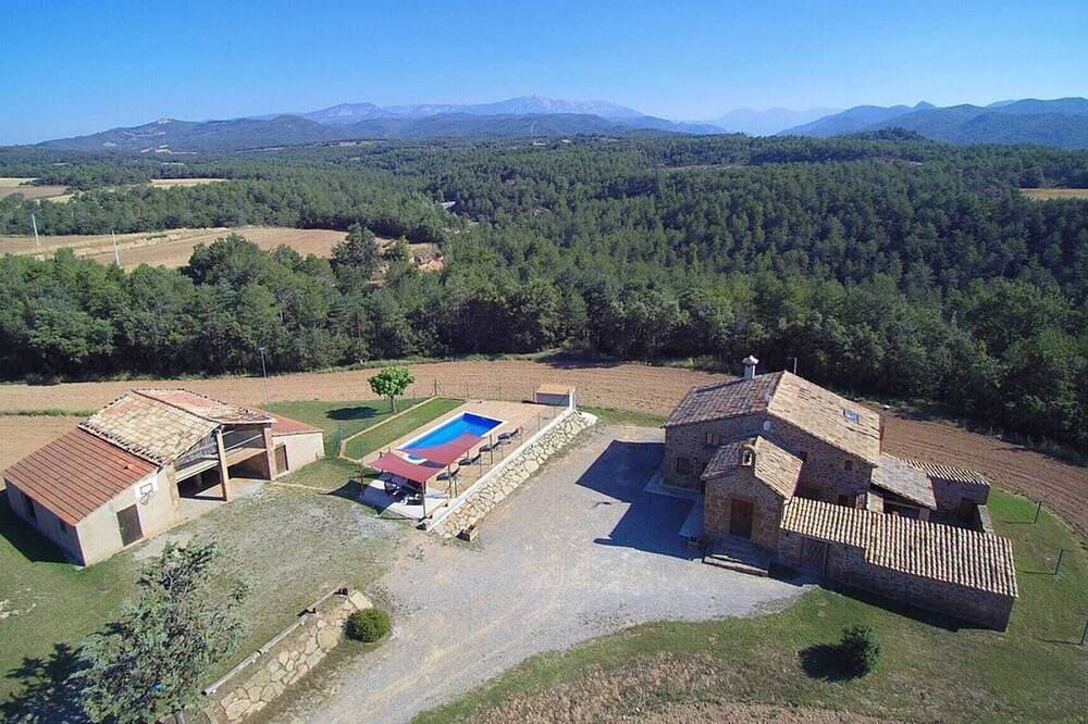 Erfreut sich einer natürlichen Umgebung in einem schönen Landhaus in Olius, Lleida Provinz