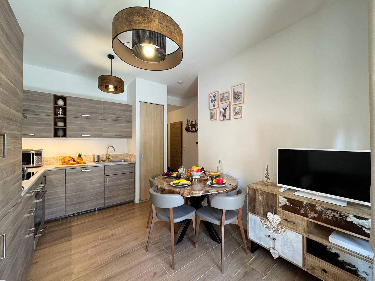 Appartement entier, Appartement cosy proche pistes, commerces et Wi-Fi inclus in Vars, Région de Briançon