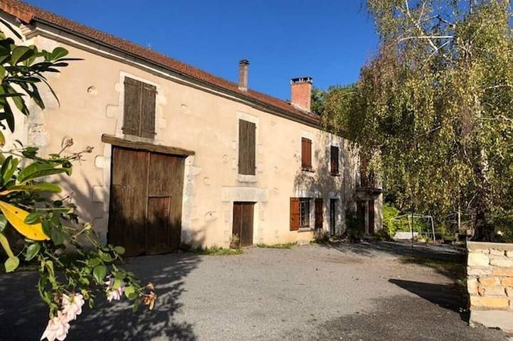 Location de vacances pour 10 personnes, avec Balcon et Jardin à Saint-Jean-de-Côle