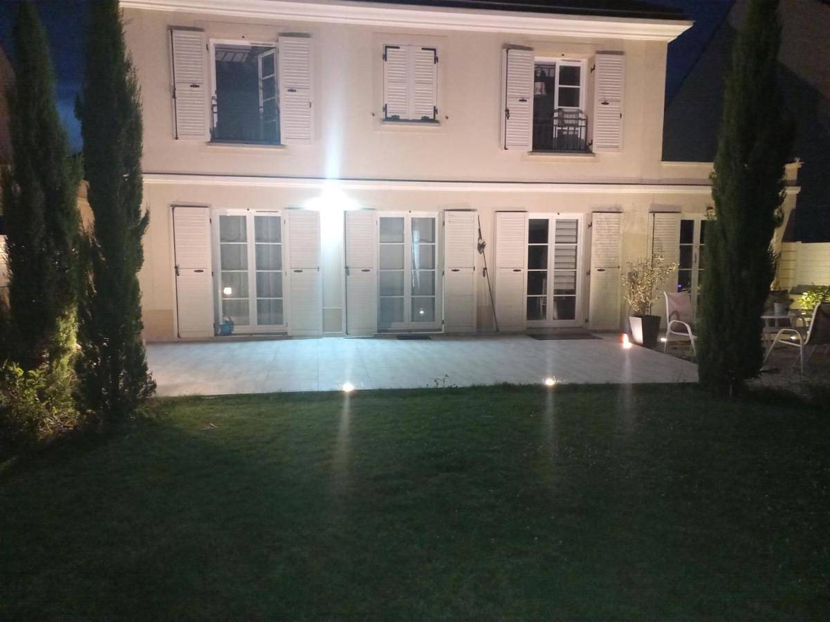 Luminary Night Suite in Montévrain, Seine-et-Marne