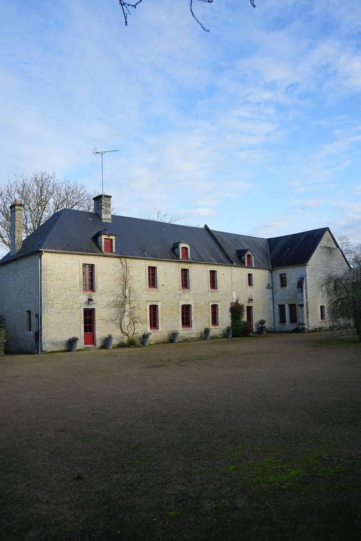 Location de vacances pour 6 personnes, avec Jacuzzi et Jardin ainsi que Sauna et Vue sur le lac dans le Calvados