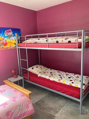 Location de vacances pour 7 personnes, avec Terrasse et Jardin ainsi que Piscine et Vue à MUS - 2