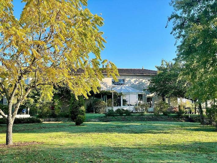 Location de vacances pour 14 personnes, avec piscine ainsi que jardin et vue dans La Devise - 2