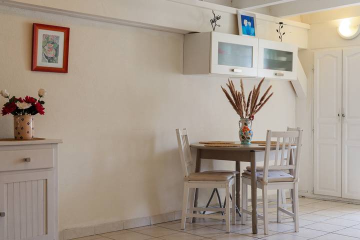 Hel lägenhet, Charming One-Bedroom Apartment in the Heart of Vals-les-Bains in Vals-les-Bains, Parc naturel régional des Monts d'Ardèche