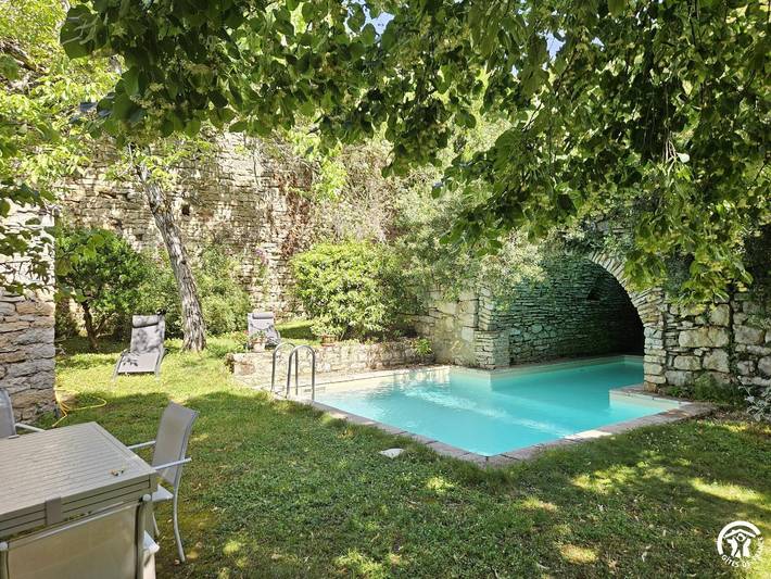 Gîte pour 4 personnes, avec Terrasse ainsi que Jardin et Piscine dans le Tarn