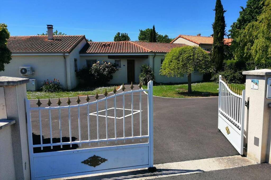 Three-Bedroom House in Vendeuvre-du-Poitou, Vienne (France)