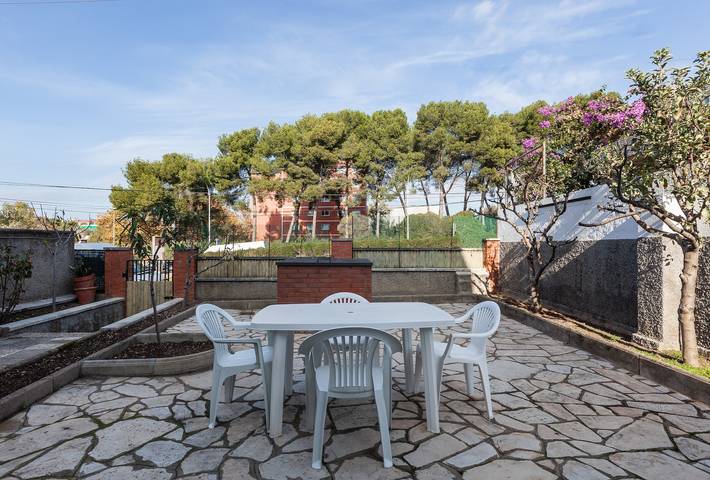 Holiday Home "Villa Julia" with Private Terrace, Wi-Fi and Air Conditioning in Rubi, Barcelona Inland