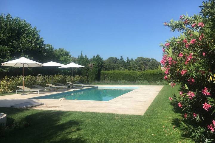 Location de vacances pour 6 personnes, avec jardin et terrasse à Arpaillargues-et-Aureillac