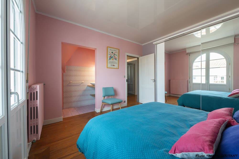 Villa Moderne, Jacuzzi (Uniquement de Mai à Août), Quartier Foncillon in Pontaillac, Royan