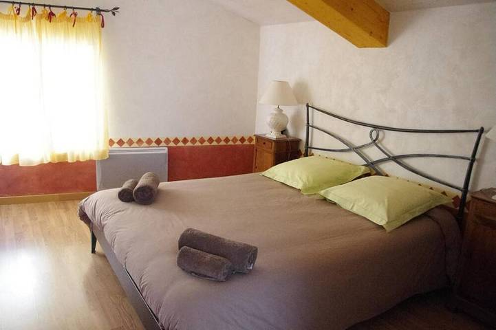 Gîte pour 8 personnes, avec jardin ainsi que piscine et balcon, animaux acceptés à Redortiers - 4