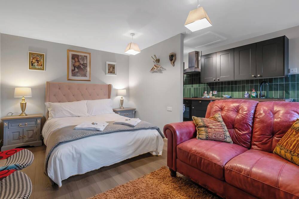 Pools Cottage Studio 13 - The Artist studio in Warwickshire