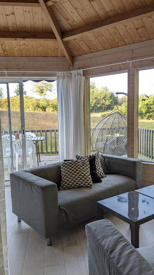 Gîte pour 4 personnes, avec vue ainsi que jardin et piscine, animaux acceptés à Biron - 4