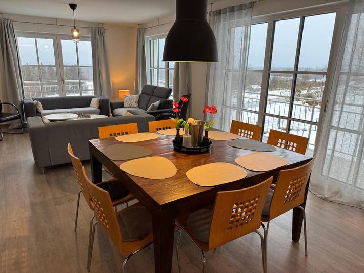 Ferienwohnung für 8 Personen, mit Balkon und Terrasse sowie Garten und Ausblick