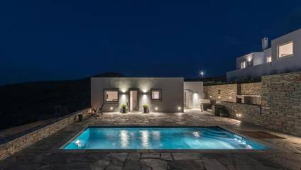 Gîte pour 8 personnes, avec vue ainsi que jardin et piscine dans Kea