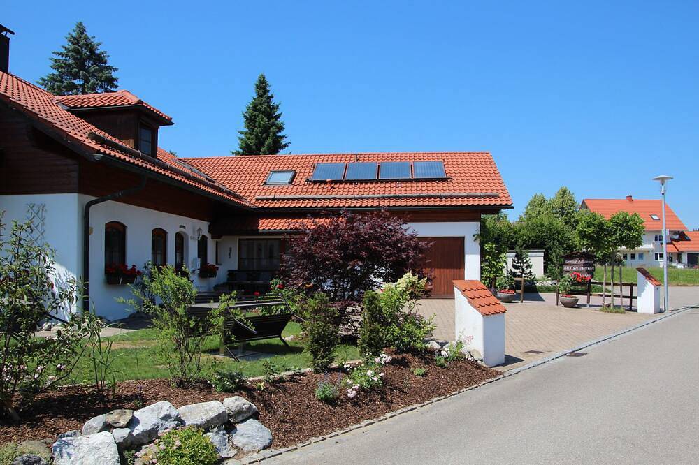 Ganze Wohnung, Country-style holiday apartment (sauna, table football, darts, billiards) in Argenbühl, Württembergisches Allgäu