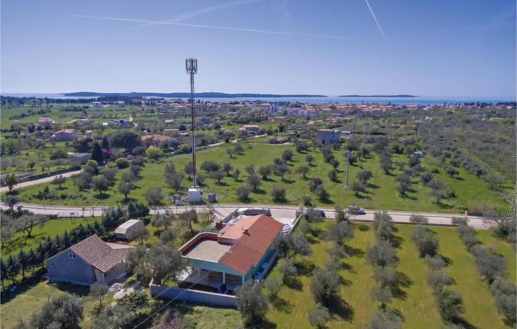 Ferienhaus für 10 Personen, mit Terrasse und Pool in Fazana - 2