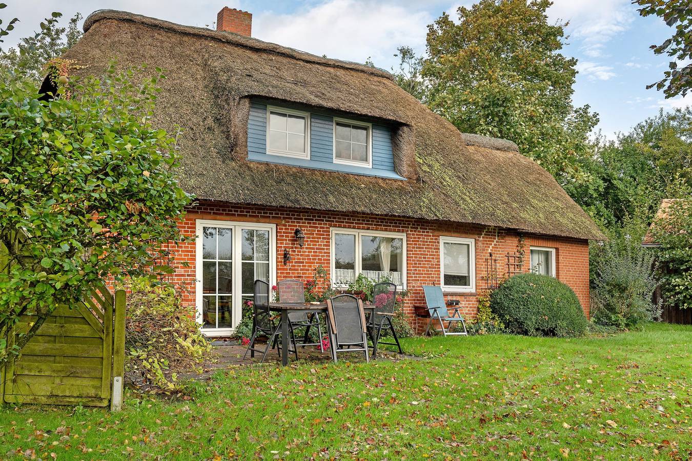 Chalet 'Reetdachchalet' mit privater Terrasse und eigenem Garten in Emmelsbüll-Horsbüll, Nordseeküste