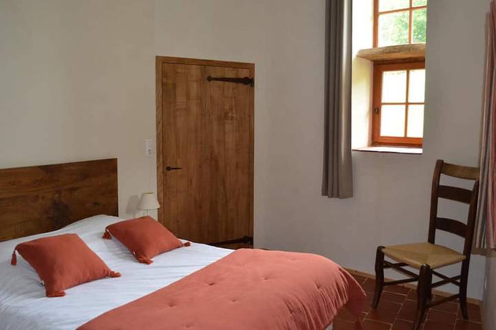 Gîte pour 12 personnes, avec sauna ainsi que jardin et piscine dans Saint-Just-la-Pendue - 3