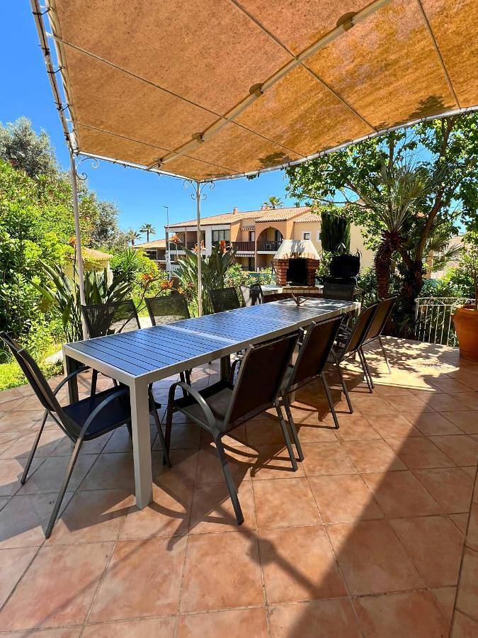 Villa pour 12 personnes, avec Balcon et Terrasse ainsi que Jardin et Piscine à Giens