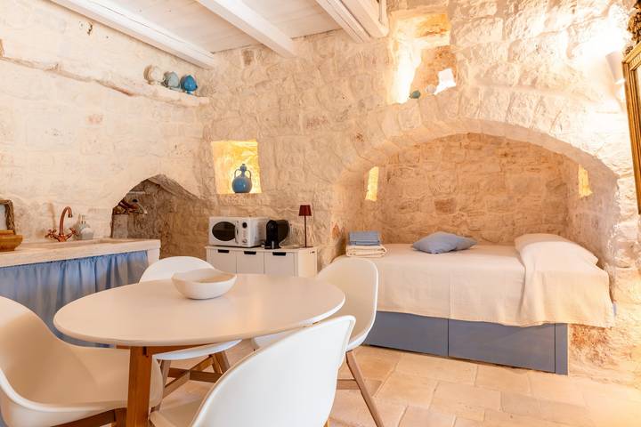 Trullo 'Alma' with Private Terrace, Wi-Fi and Air Conditioning in Ostuni, Salento