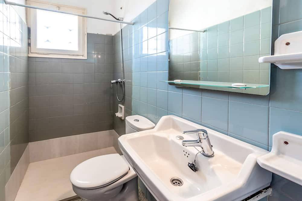 Entire apartment, Sant Genís 19 - top-floor apartment with terrace in Llanca, Upper Empordà