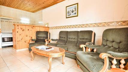 Location de vacances pour 6 personnes, avec terrasse ainsi que jardin et piscine à Argeliers