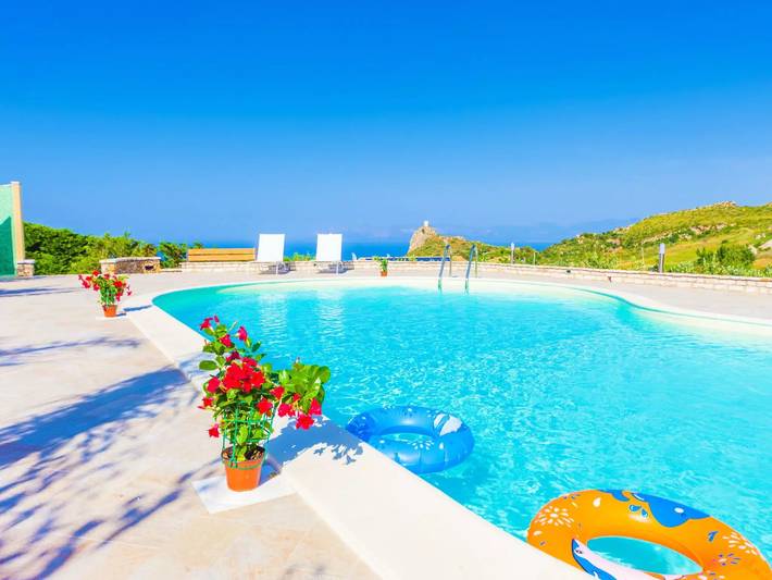 Location de vacances pour 6 personnes, avec piscine et jardin à Scopello - 4