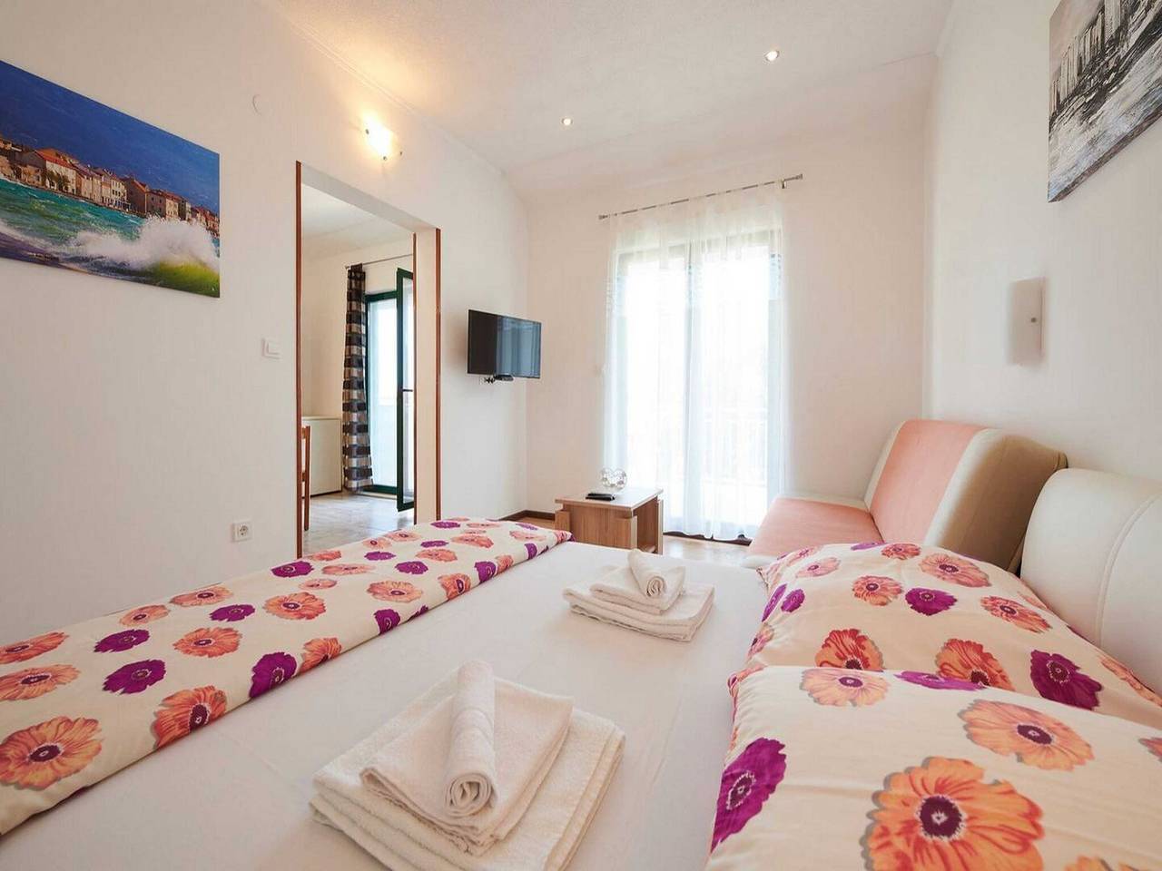 Cijeli apartman, Apartments Vujina - Premium Studio Apartment with Terrace 1 (Petra) in Kaštel Štafilić (Dalmatia), Kastel Stafilic