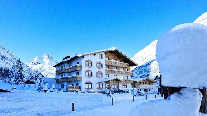 Hotel für 2 Personen, mit Balkon und Terrasse sowie Whirlpool und Garten in Galtür