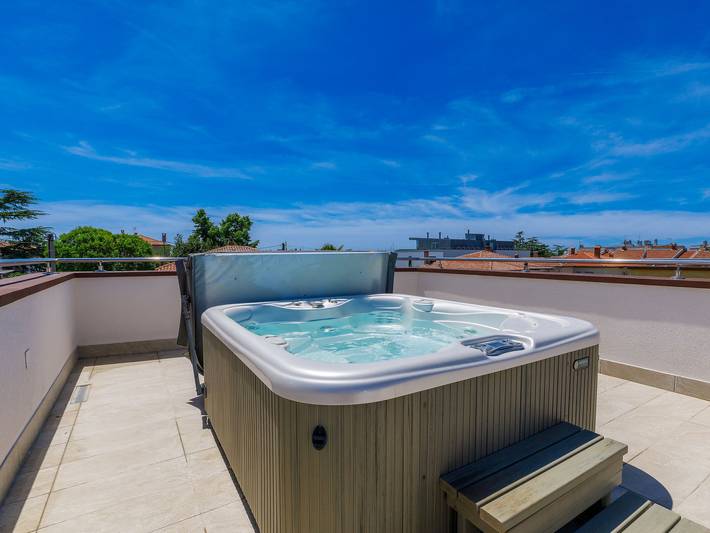 Ferienwohnung für 4 Personen, mit Terrasse und Garten in Umag - 2