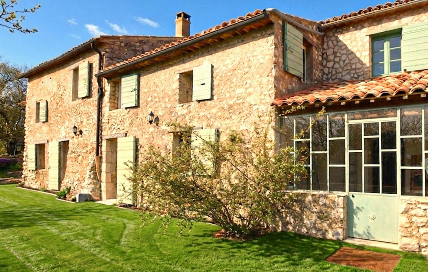 Geräumige 250 m² große Wohnung mit Pool, Garten und WLAN-Zugang in Sault, Parc naturel régional du Mont-Ventoux