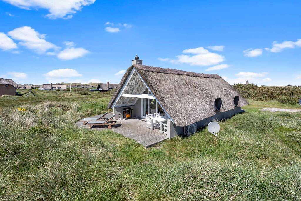 Charming thatched holiday home near the beach in Klegod in Ringkobing, Holmsland Klit