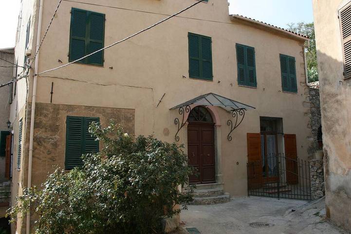 Gîte pour 6 personnes, avec terrasse à Occhiatana