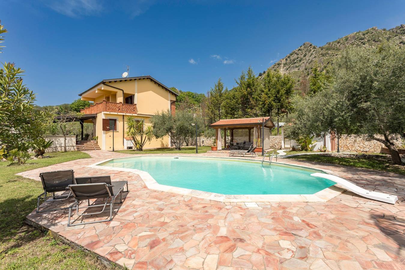 Villa « Etnamare » avec piscine privée et vue sur les montagnes in Francavilla di Sicilia, Province de Messina