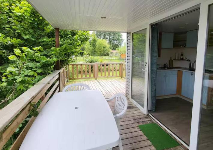 Camping pour 4 personnes, avec Terrasse ainsi que Vue et Vue sur le lac