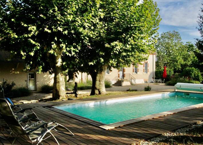 Location de vacances pour 6 personnes, avec Terrasse et Jardin ainsi que Piscine et Vue à Cuisery