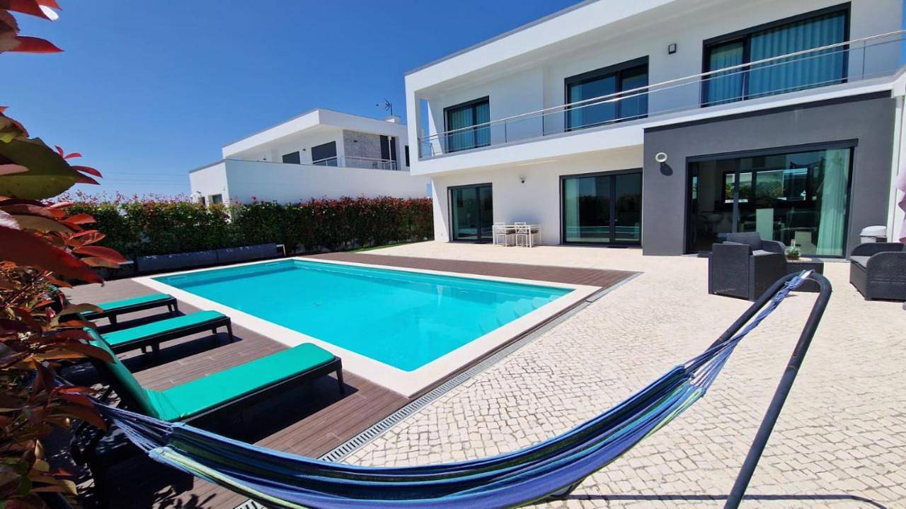 Apartamento de férias inteiro, Double Room with Private Bathroom in Bombarral, Leiria distrito