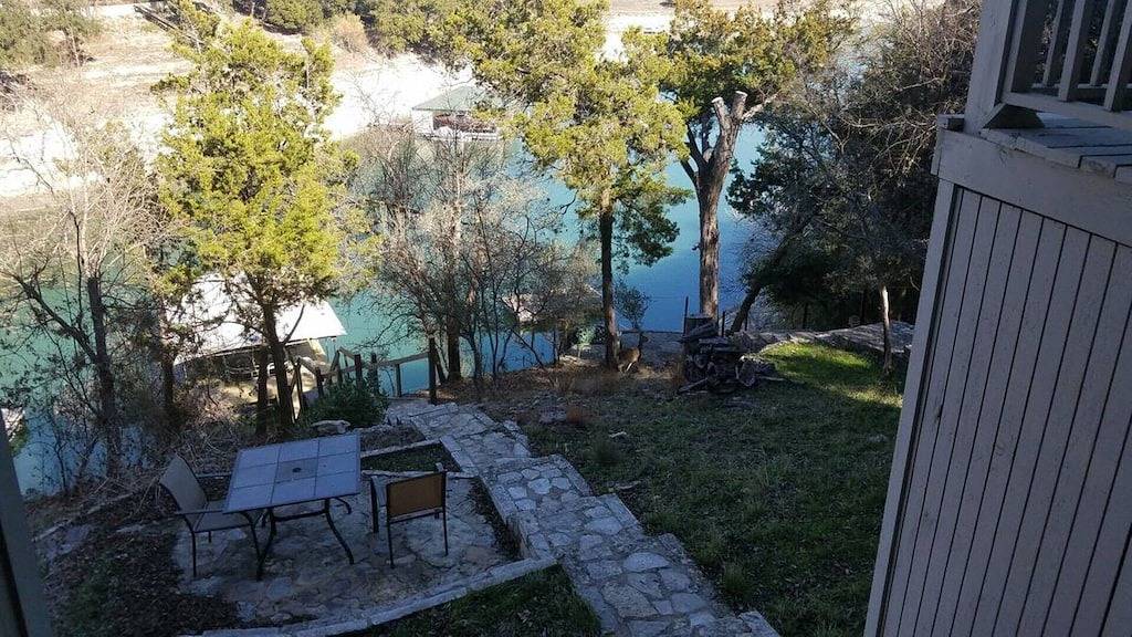 Vacation House for 4 Guests in Lake Travis, Travis County