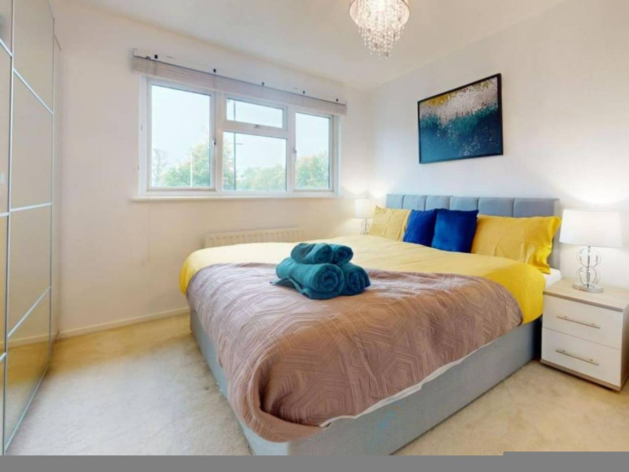 Parlaunt House - 3 bedroom with Free Parking in Slough, Berkshire