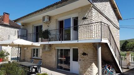 Gîte pour 4 personnes, avec jardin ainsi que piscine et vue à Lanzac