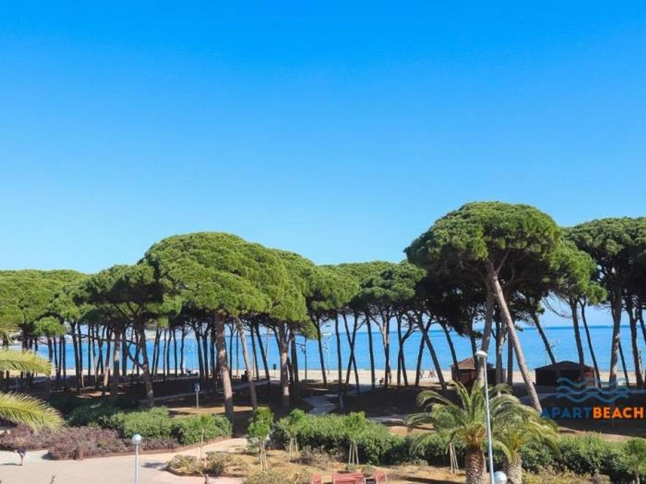 Apartamento entero, Apartamento junto al mar con aire acondicionado en La Pineda in La Pineda, Platja de la Pineda
