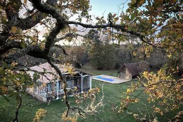 Gîte pour 12 personnes, avec terrasse et jardin à Allons