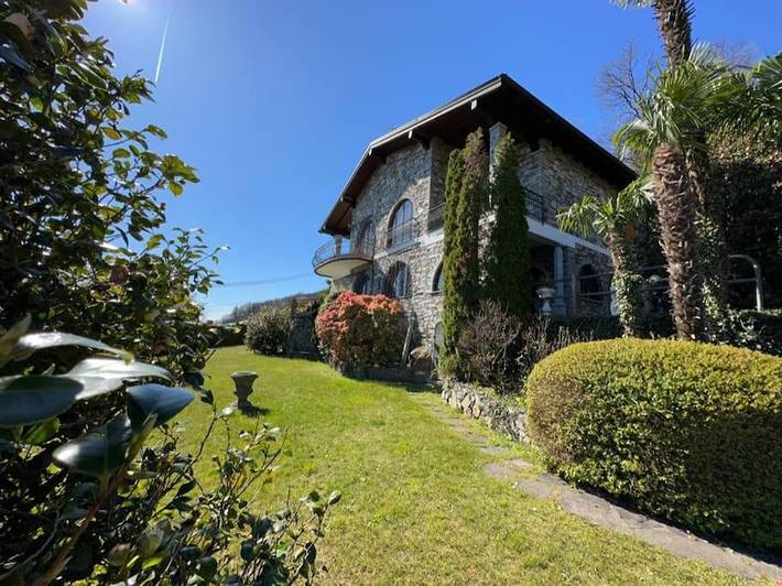 Villa per 6 persone, con Balcone e Idromassaggio nonché Terrazza e Giardino a Comune di Cannobio