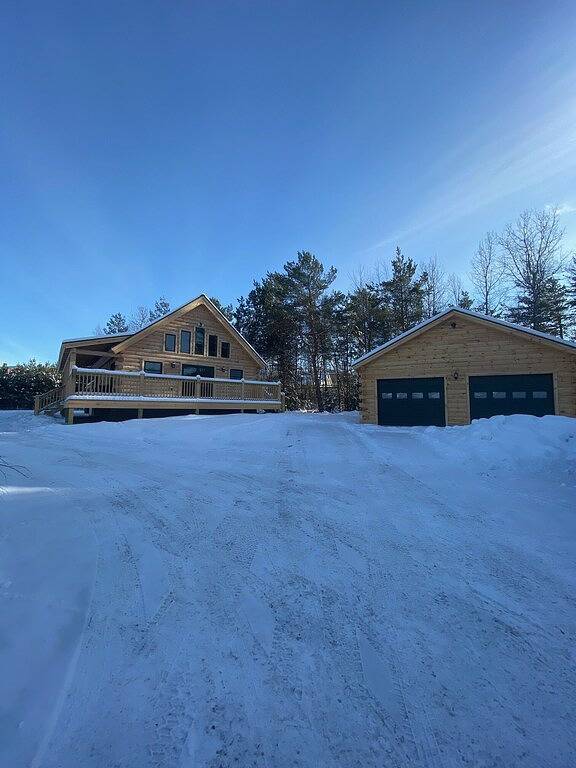 Brandneues, gemütliches Coventry-Blockhaus. Haus mit 3 Schlafzimmern und 2 Bädern für 6 Personen in Carroll, Coös County