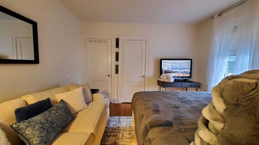 Vacation house for 14 people, with yard and balcony in Connecticut