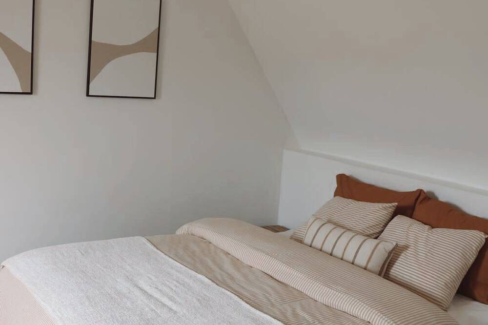 Charming 4-bedroom farmhouse in Ellezelles with seasonal heated Pool and Sauna in Elzele, Henegouwen