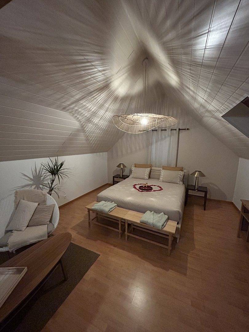 Lamaisoncvl - Suite privative avec Spa à 2.5 km de la mer in Denneville, Région de Coutances