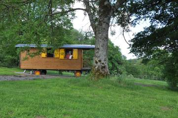 Gîte pour 4 personnes, avec jardin et vue sur le lac à Peyrat-la-Nonière