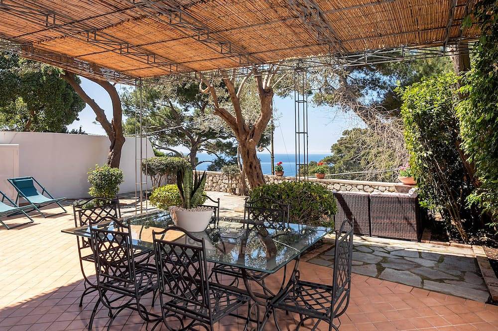 Apartment for 6 People in Capri, Tyrrhenian Coast Campania