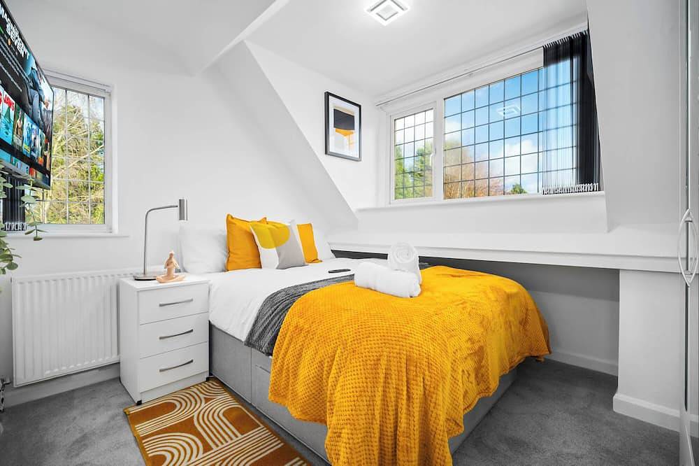 Spacious, Cosy & Chic Cottage with Hot tub in Chaddesley Corbett, Worcestershire